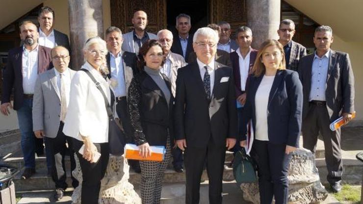Finikede yeni dönemin ilk meclisi