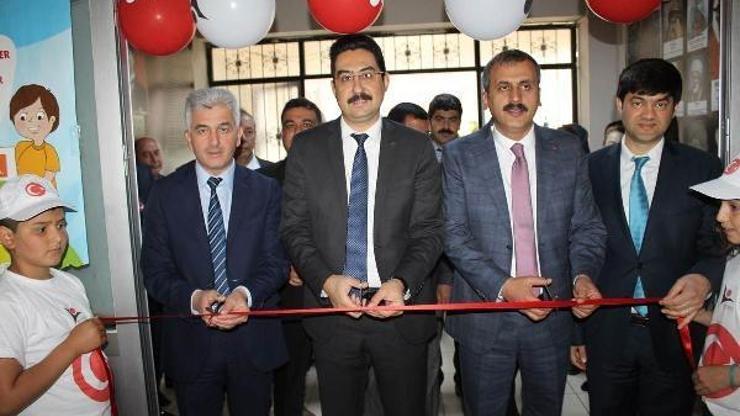 Okulda TUBİTAK Bilim Fuarı Sergisi