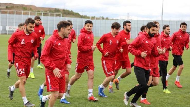 Demir Grup Sivasspor, basına kapalı çalıştı