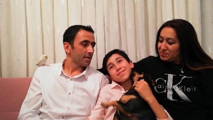Muhabbet kuşu ile köpeğin dostluğu