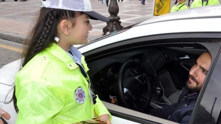 Ankarada çocuklardan trafik denetimi