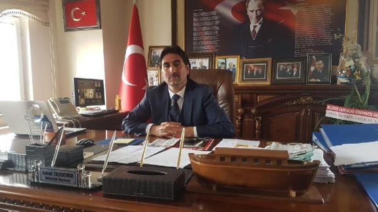 AK Partili başkan, borç listesini belediye binasına astırdı