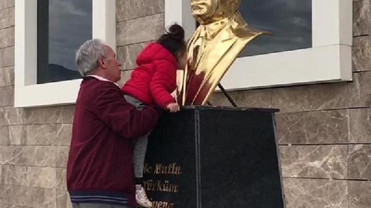 3 yaşındaki Çağlanın Atatürk sevgisi