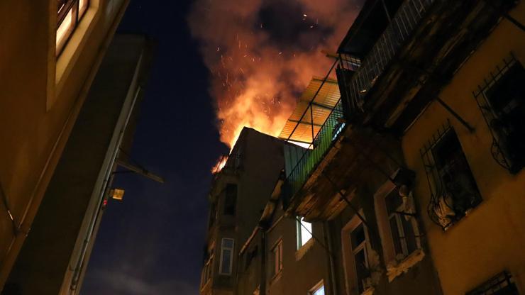 Tarlabaşında yangın paniği