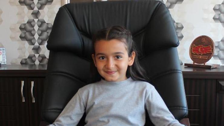 Alaşehirde Kaymakamlık koltuğuna küçük Eylül oturdu