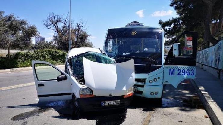 Kartalda minibüsle otomobil çarpıştı