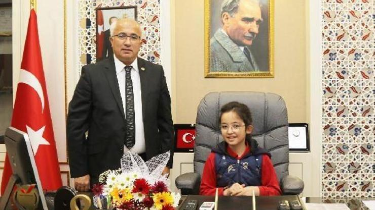 Başkan Güler, koltuğunu Emine Ceyline bıraktı