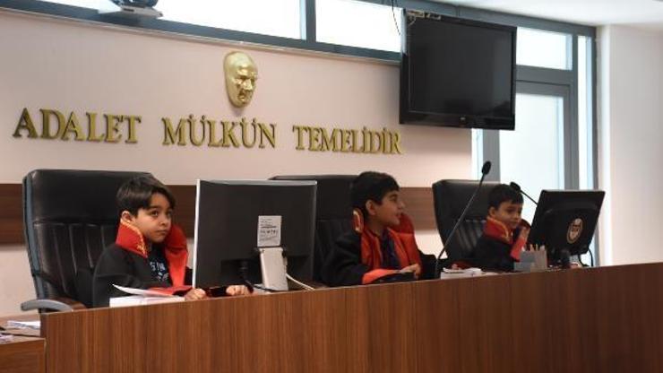 Kırıkkalede mahkemeye giren çocuklar, temsili duruşma yaptı