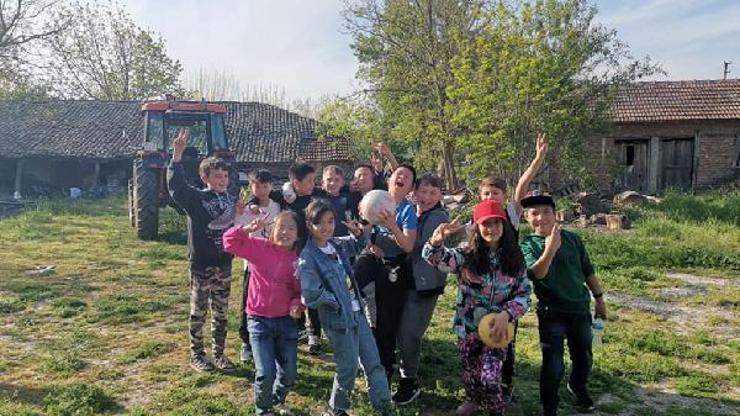 Festival için gelen yabancı öğrencileri evlerinde ağırladılar