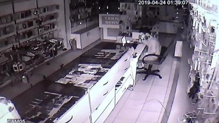 Yakınlarıyla görüntülü görüşürken, intihar etti