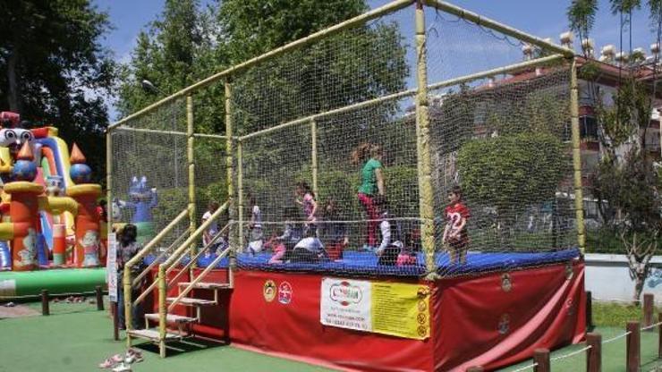 Çocuklar Balon Parkında eğlendi