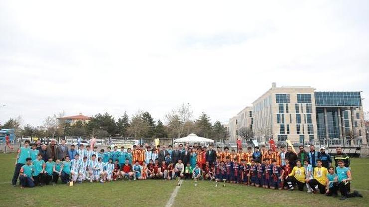 Kocasinanda öğrenciler futbol turnuvasında mücadele etti