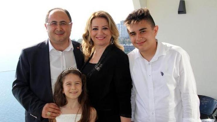 Finikede eski başkanın evine tüfekle ateş açıldı