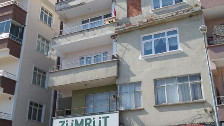 3üncü kat balkonundan düştü, hastanede öldü