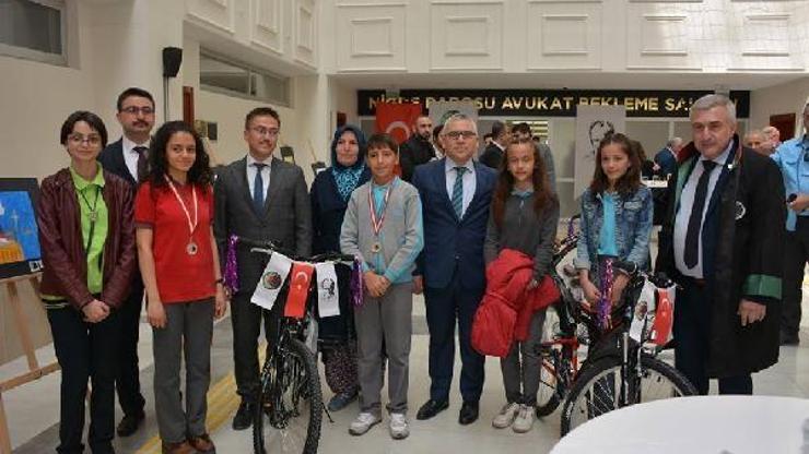 Çocukların gözünde avukatlık bisiklet kazandırdı