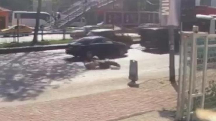 Beyoğlunda motosiklet sürücüsünün ölümden döndüğü kaza güvenlik kamerasında