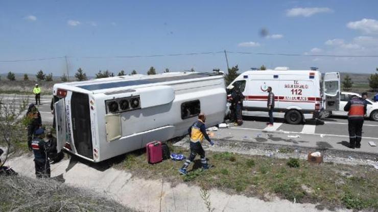 Kütahya’da midibüs devrildi: 10 yaralı