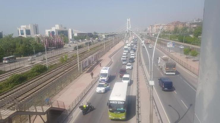 Yaya köprüsünde intihara kalkıştı