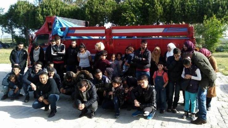 Kamyon kasasında 40 kaçak göçmen yakalandı