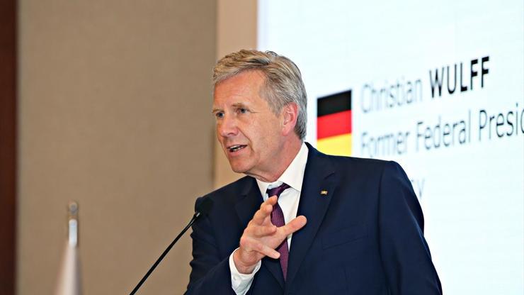 Eski Almanya Cumhurbaşkanı Christian Wulfftan Türkiyeye övgü dolu sözler