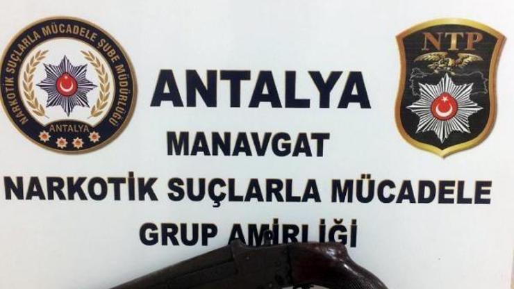 Durdurulan otomobilden uyuşturucu çıktı