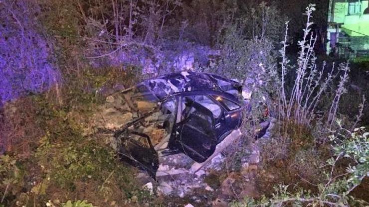 Bahçe duvarına çarpan otomobilin sürücüsü öldü