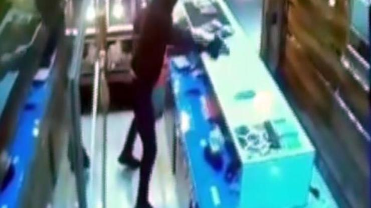 Soyduğu kuyumcuda 2 kişiyi öldüren polise ilk duruşmada müebbet hapis