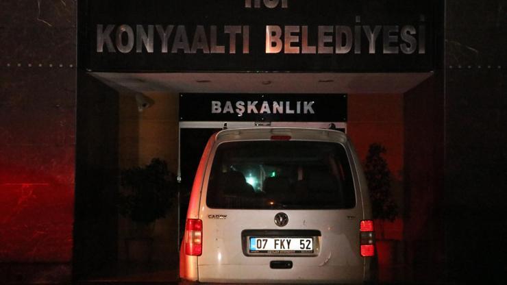 Alkollü sürücü aracıyla belediyeye girmeye çalıştı