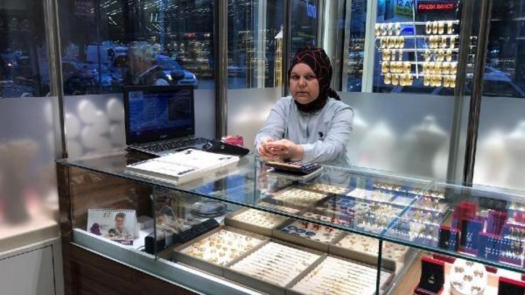 Kuyumcudan hırsızlık anı güvenlik kamerasında