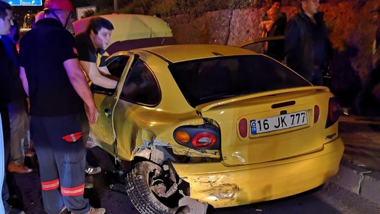 Park halindeki otomobile çarptı: 5 yaralı