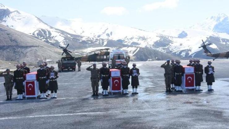 Son dakika... Hakkaride şehit askerler için tören
