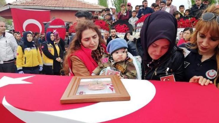 Şehit Sözleşmeli Er, Afyonkarahisarda gözyaşlarıyla uğurlandı