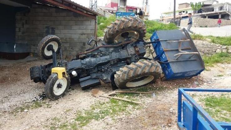 Besnide trakör devrildi: 2 yaralı