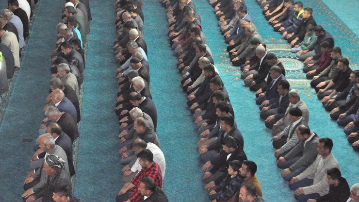 Siirt ve Şırnakta ilk teravih namazı