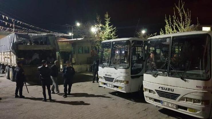 Kamyon kasasından 133 kaçak göçmen çıktı