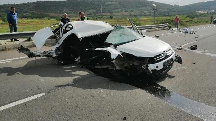 Kaldırıma çarpan otomobil takla attı: 2 yaralı