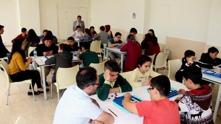 Burdurun en zekileri yarıştı