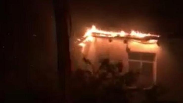Ordu’da yıldırım düşen evin çatısı yandı