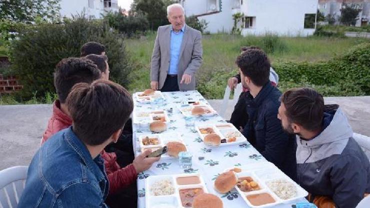 Lapseki Belediyesinin sokak iftarları başladı