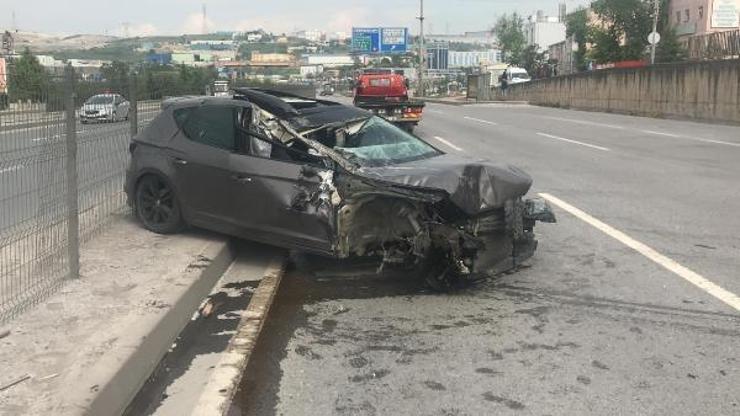 TIRa çarpan otomobilin tekeri fırladı