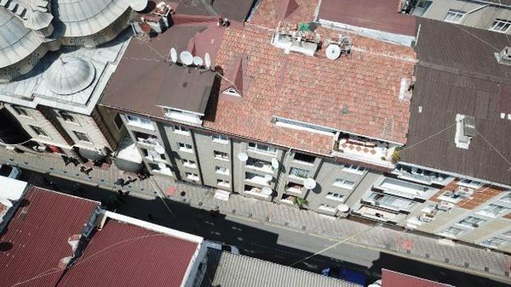 Esenlerde çatlaklar nedeniyle boşaltılan binadaki son durum havadan fotoğraflandı