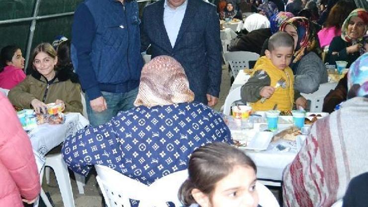 Altınova’da mahalle iftarları başladı