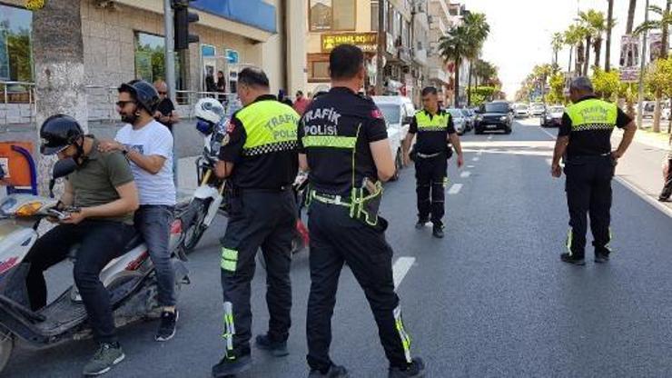 Trafik polislerinden motosiklet sürücülerine denetim