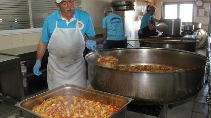 İmeceyle 5 bin kişiye sıcak yemek
