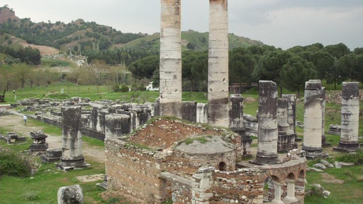 Antik kentte kaçak kazıya suçüstü
