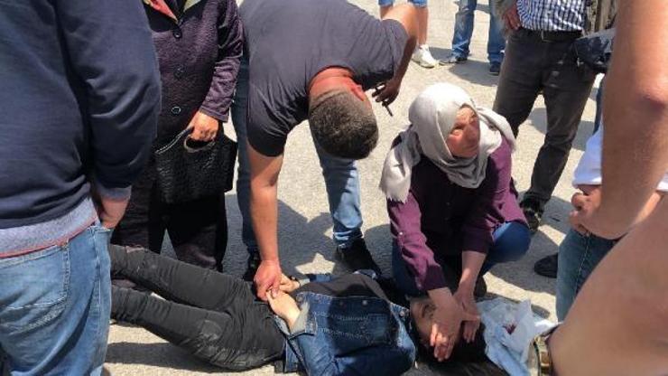 Kazada yaralanan eşinin başından ayrılmadı