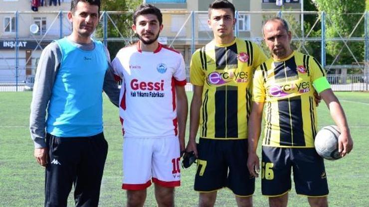 Baba ve oğulları karşı karşıya geldi