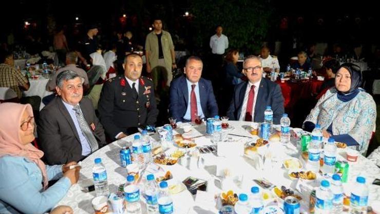 Gaziler ve şehit yakınları onuruna iftar