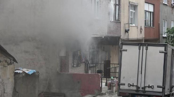 Sultangazide mahalleliyi sokağa döken yangın