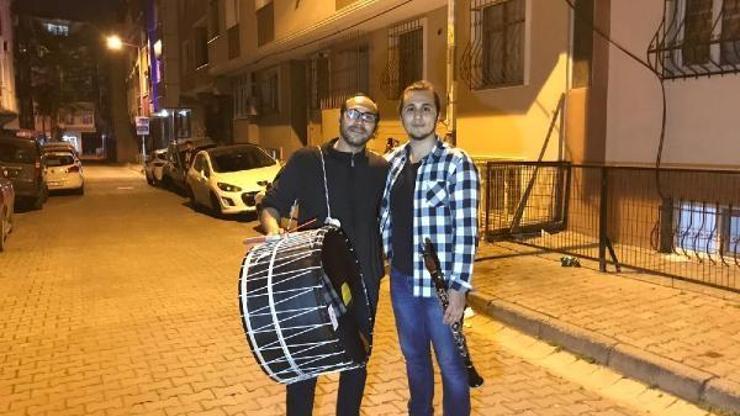 Ramazan davulcusu ile klarnet çalan genç buluşunca...